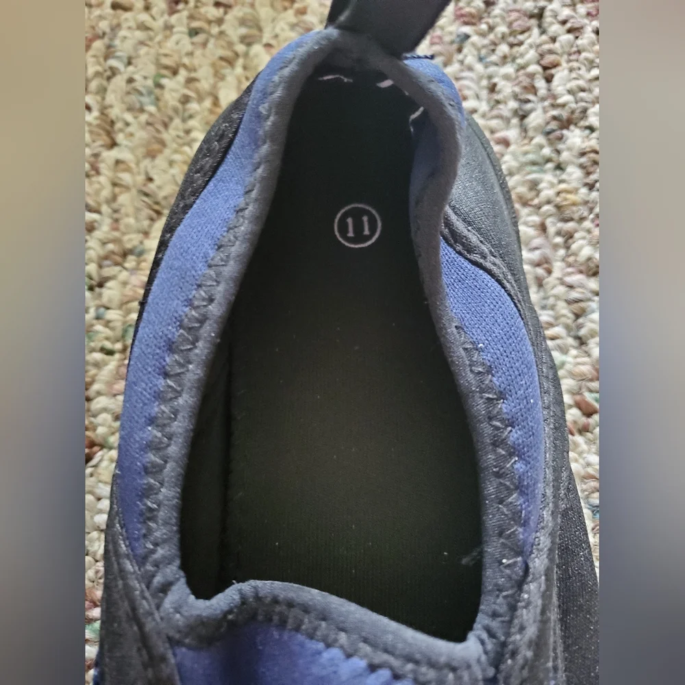 Mens Water Shoes size 11